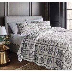 Full/Queen Holiday Matelasse Quilt Set Gray - Threshold